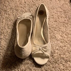 Peep toe Lace wedges